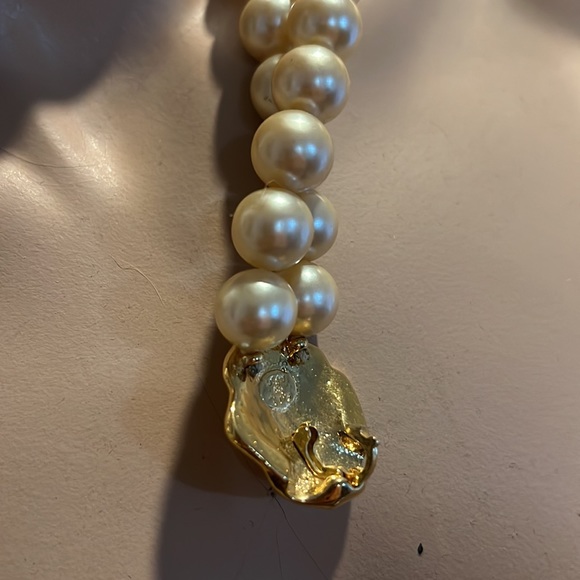 Kenneth Jay Lane Gold Lion and Cream 2 Strand Pearl Necklace - Picture 7 of 8